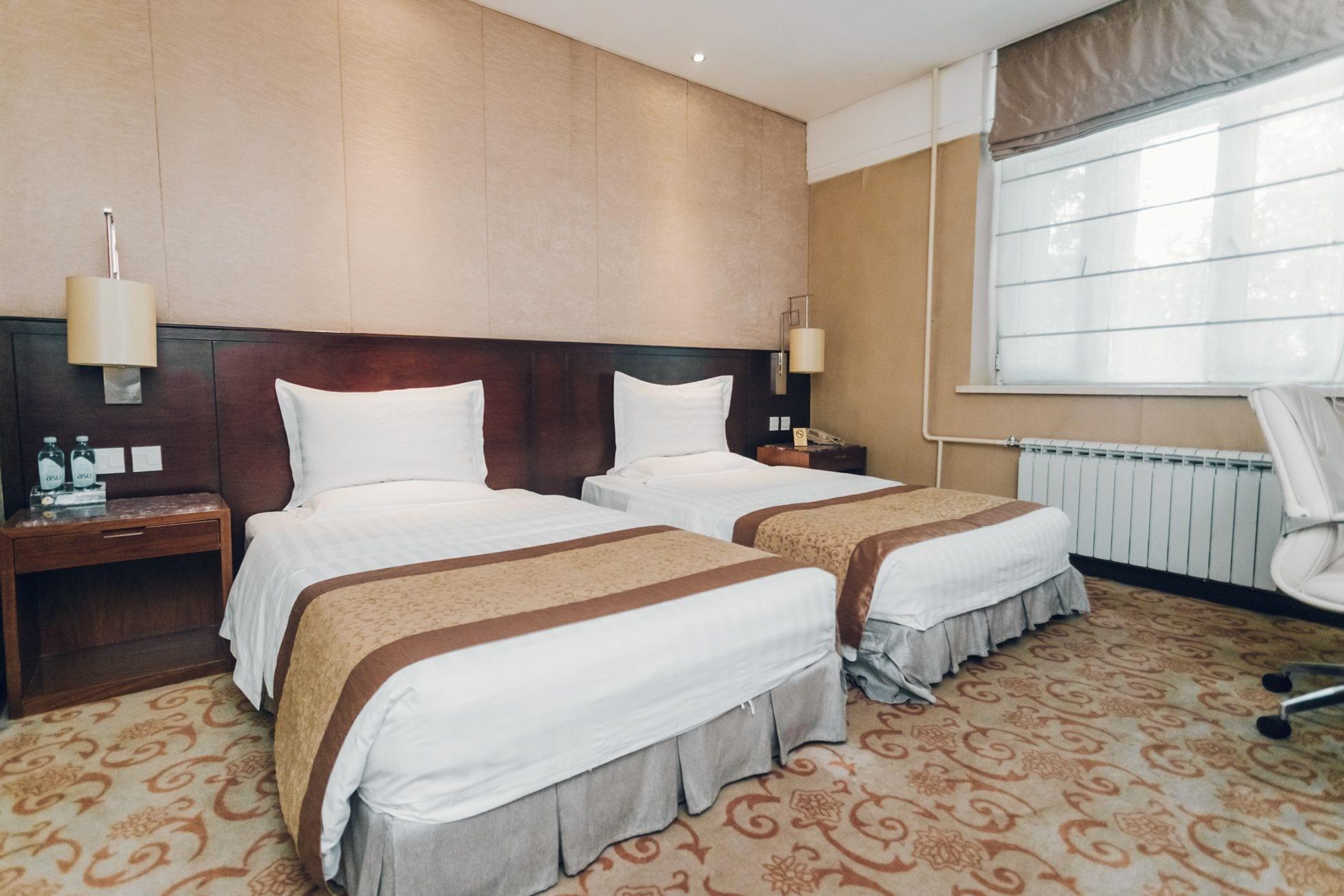 Soluxe Hotel Almaty Esterno foto