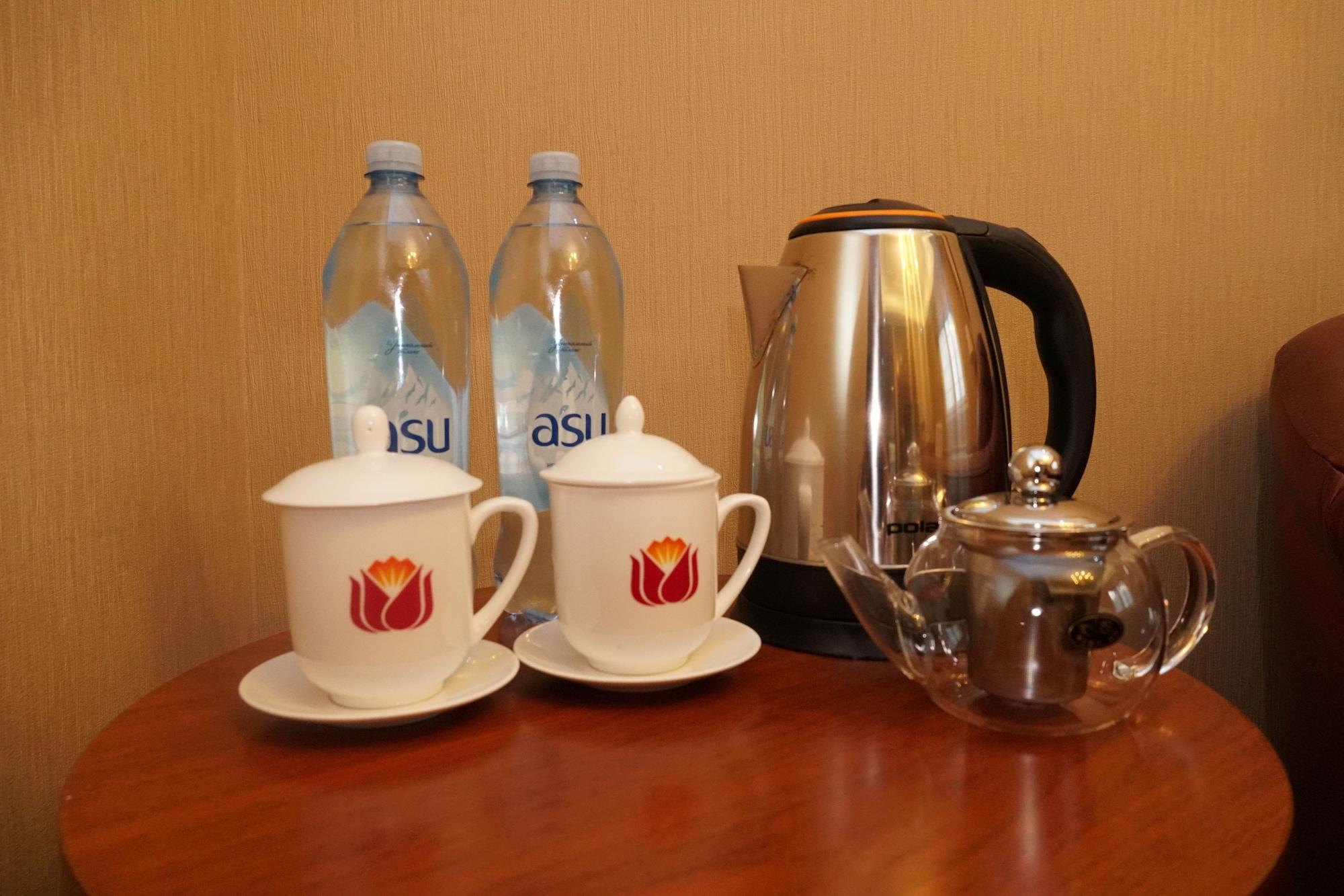 Soluxe Hotel Almaty Esterno foto