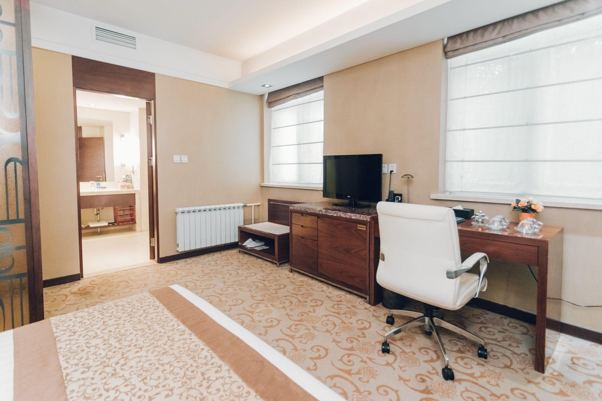 Soluxe Hotel Almaty Esterno foto