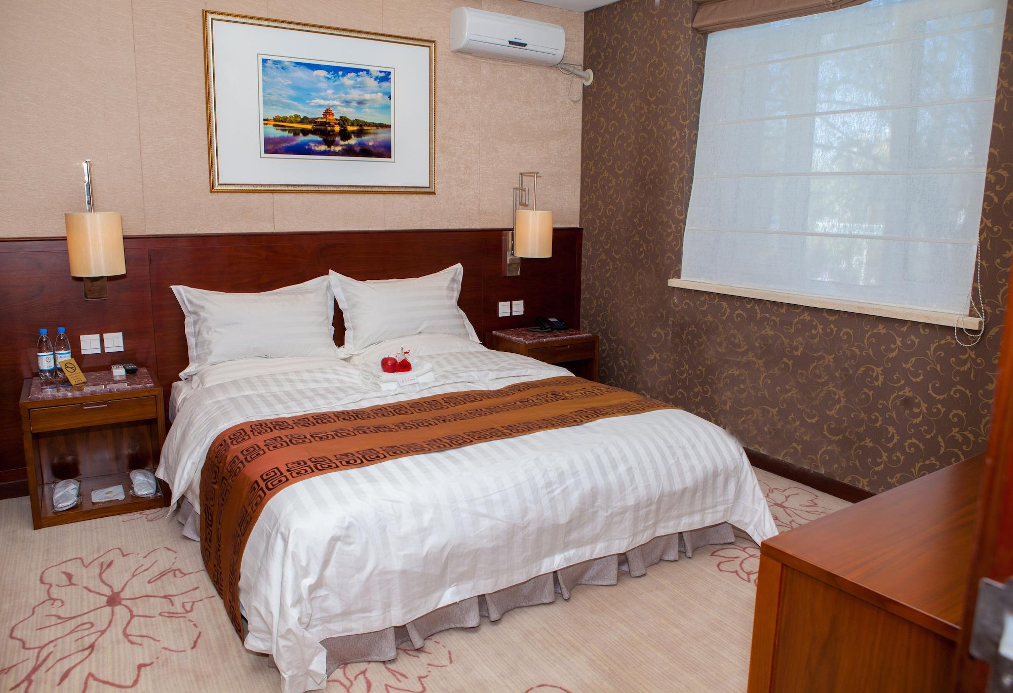 Soluxe Hotel Almaty Esterno foto