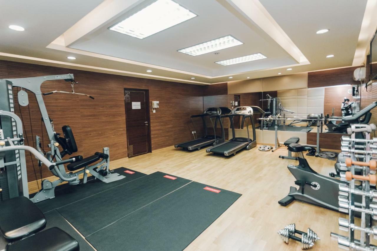 Soluxe Hotel Almaty Esterno foto
